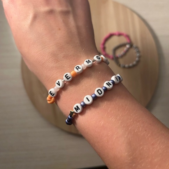Bundle of 12 Taylor Swift Eras friendship bracelets - Picture 8 of 9